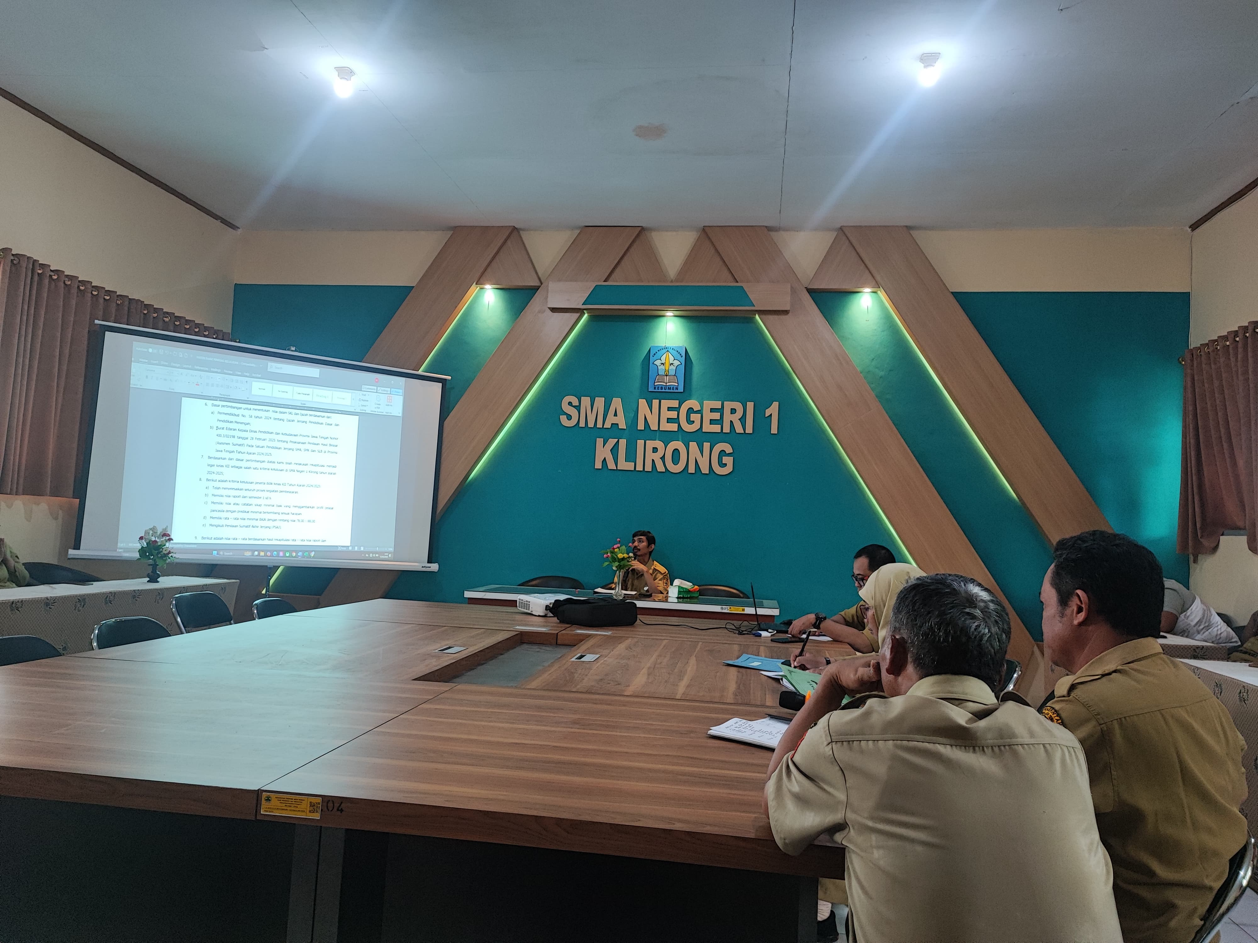 Rapat Kelulusan SMA Negeri 1 Klirong Tahun 2025: 288 Siswa Dinyatakan Lulus