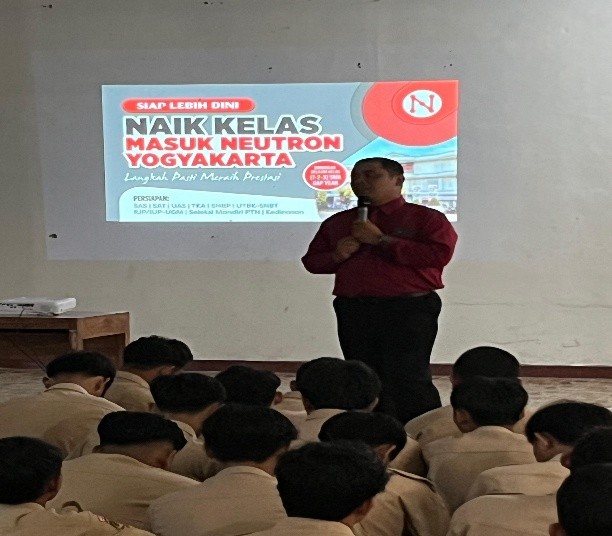 Gandeng Bimbel NEUTRON, SMA Negeri 1 Klirong Berikan Sosialisasi Strategi Lolos PTN Bagi Siswa Kelas X dan XI